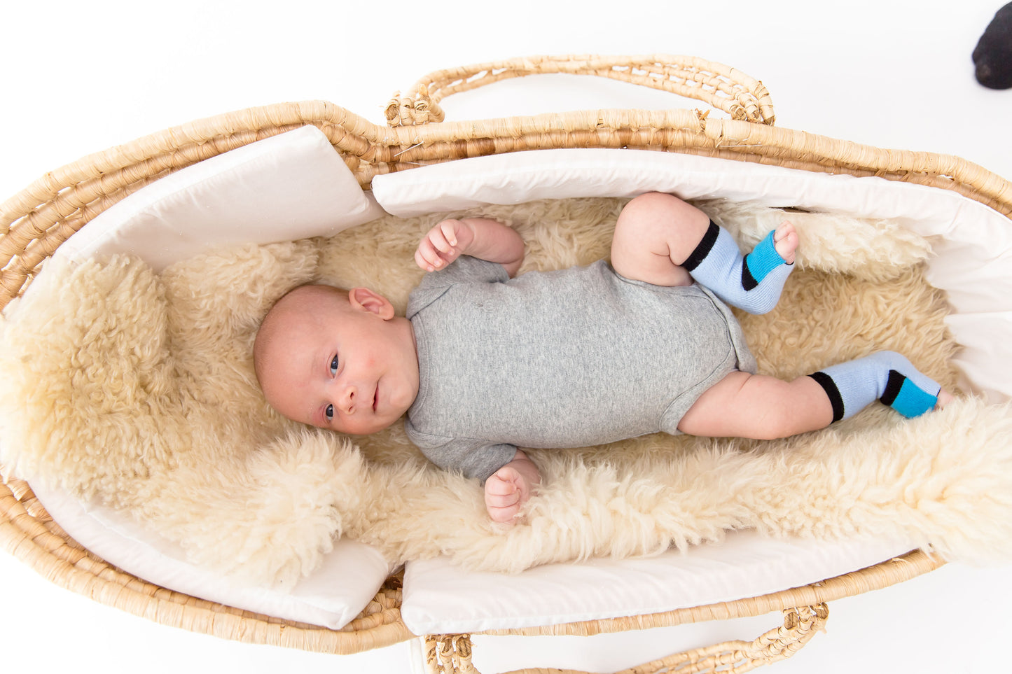 peekaboo Newborn cotton socks - Blue that allow you to cover or uncover toes