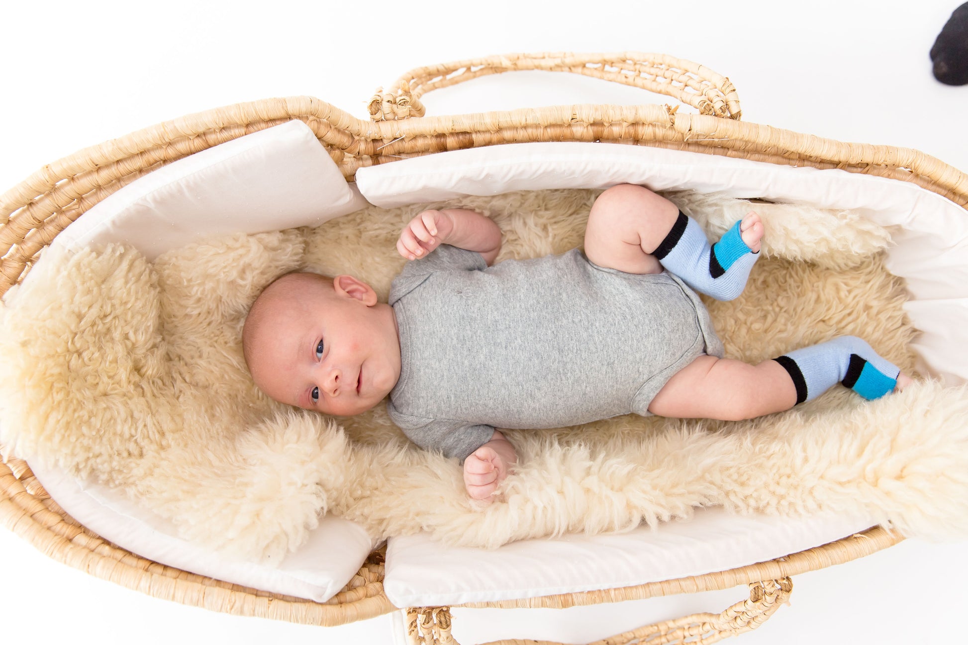 peekaboo Newborn cotton socks - Blue that allow you to cover or uncover toes