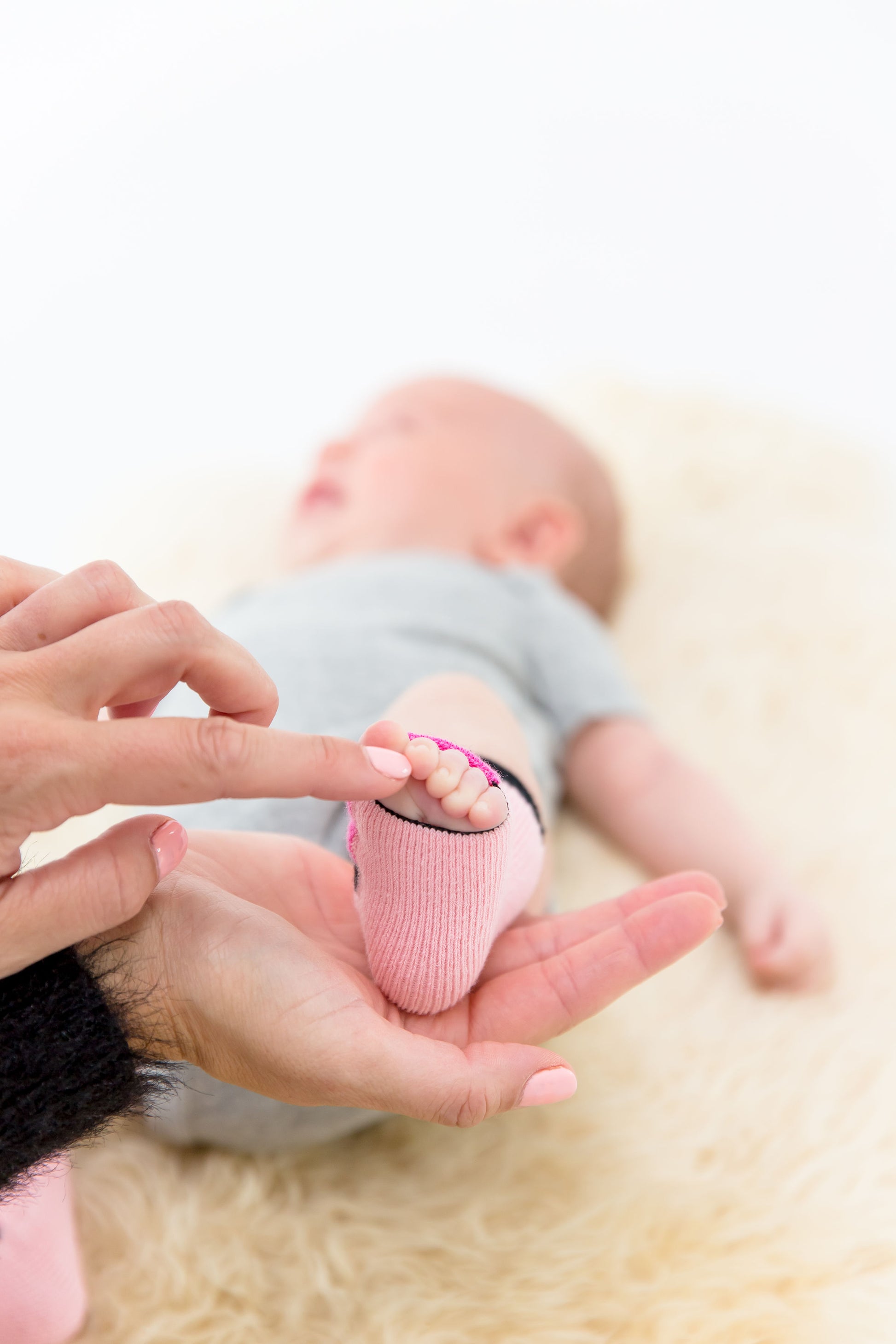 peekaboo Newborn cotton socks - Pink that allow you to cover or uncover toes