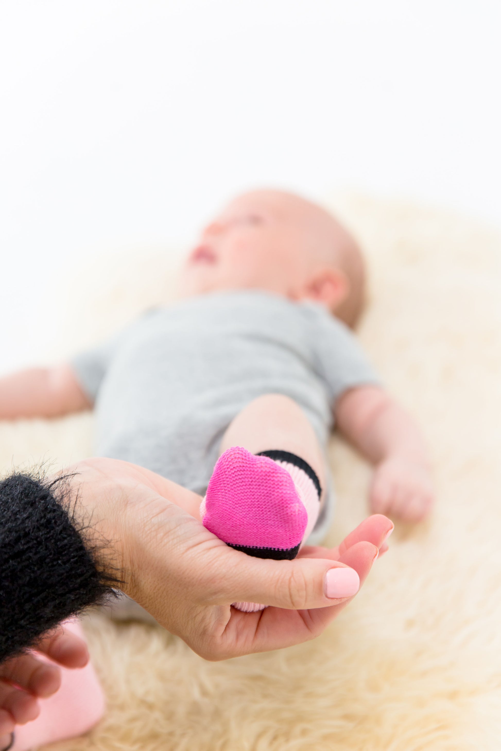 peekaboo Newborn cotton socks -Pink that allow you to cover or uncover toes