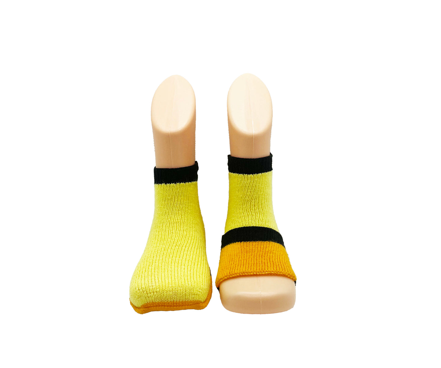 Peekaboo newborn socks - yellow