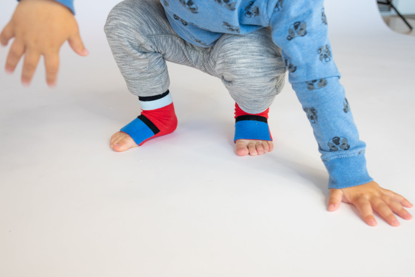 Toddler  Seamless Gripper Socks - Red and Blue