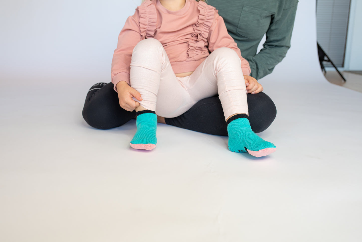Toddler  Seamless Gripper Socks - 2 pack - Pink