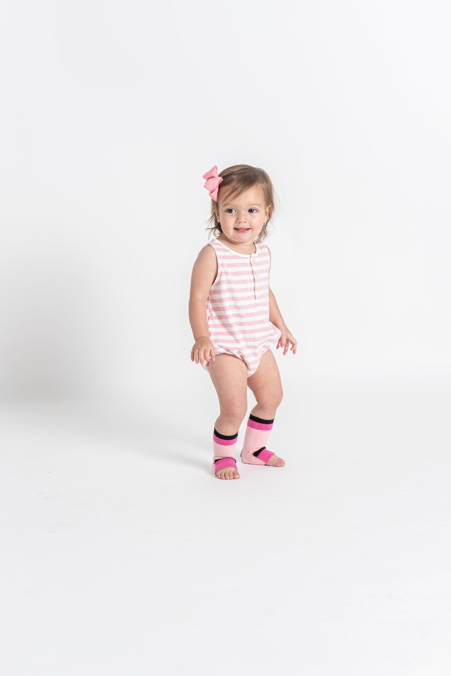 Baby gripper seamless socks - Pink for early walkers